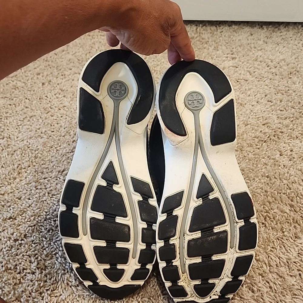 Black High-Top Women's Sneakers - Picture 4 of 5